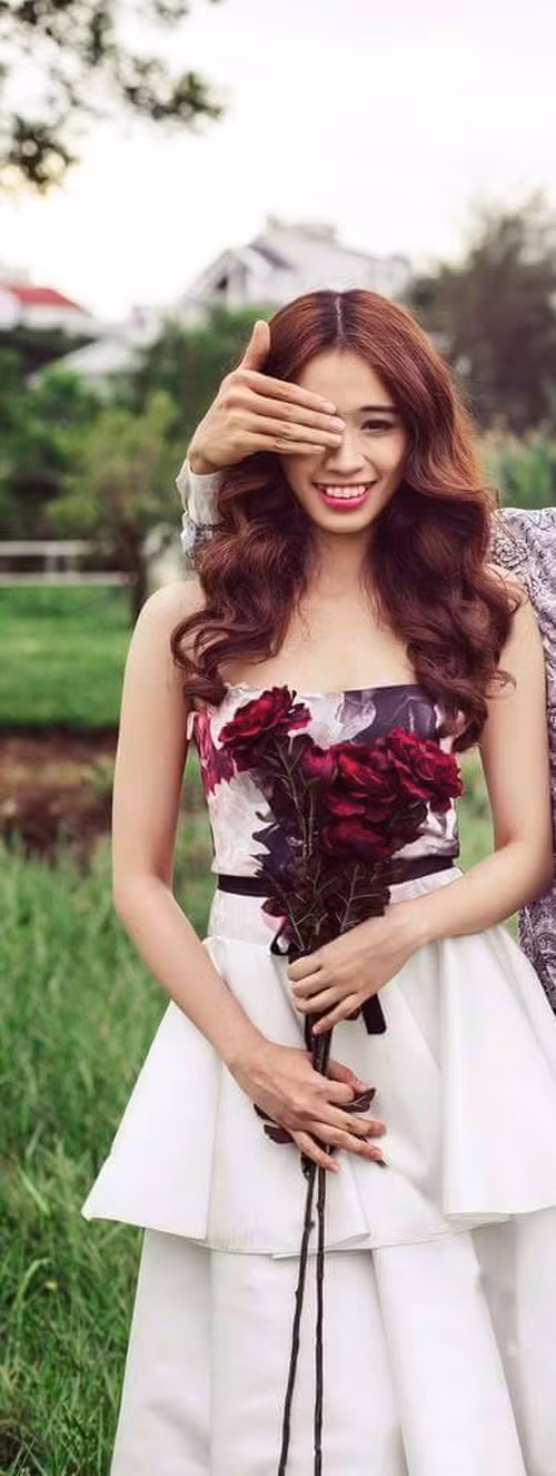 Thậm chí, Thúy Vi còn lên tiếng cho rằng hàm răng của Thiên Nga là hàm răng lỗi. Chính vì điều này, không ít người đặt nghi vấn do bị Thúy Vi chê răng xấu nên Thiên Nga The Face quyết định đi tân trang lại toàn bộ hàm răng của mình.