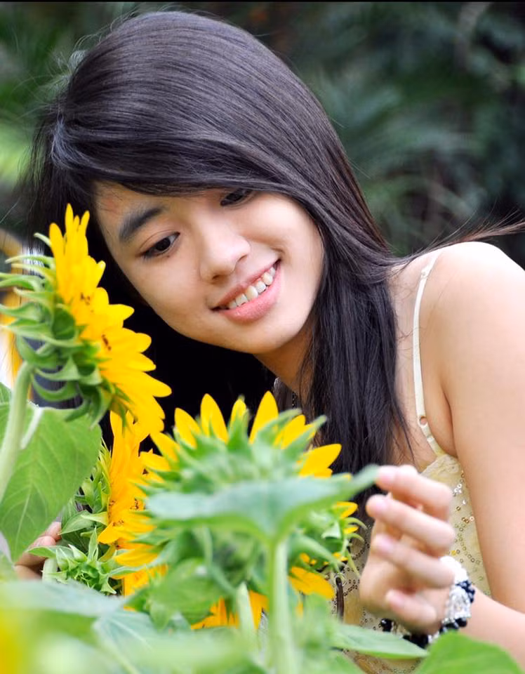 Nhiều người cũng đã lục lại hình ảnh thời chưa niềng răng của cô nàng để so sánh sự "lột xác" hoàn toàn của cô gái trẻ xinh đẹp.