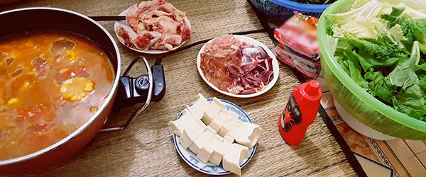 Những mâm cơm do người người yêu nấu ăn đều rất phong phú, từ các món cơm hàng ngày đến lẩu, bánh trái...