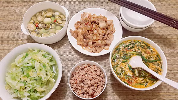 Ít ai ngờ, những món ăn được nấu ngon mắt thế này lại do một đấng mày râu vào bếp.