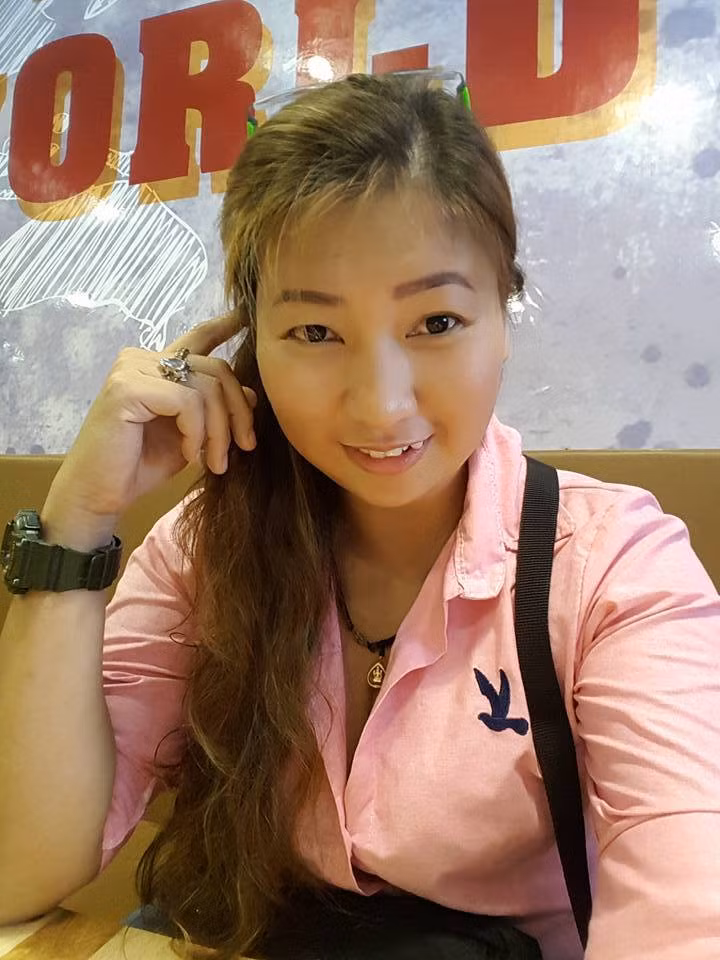 Bên cạnh những hướng dẫn cụ thể việc sử dụng điện thoại cho mẹ, Hang Thai còn có cuốn "bí kíp" riêng dành cho em gái. Đó là những ghi chép tỉ mỉ về công việc, phòng khi Hang Thai không có mặt thì em gái chị vẫn xử lý được mọi việc.