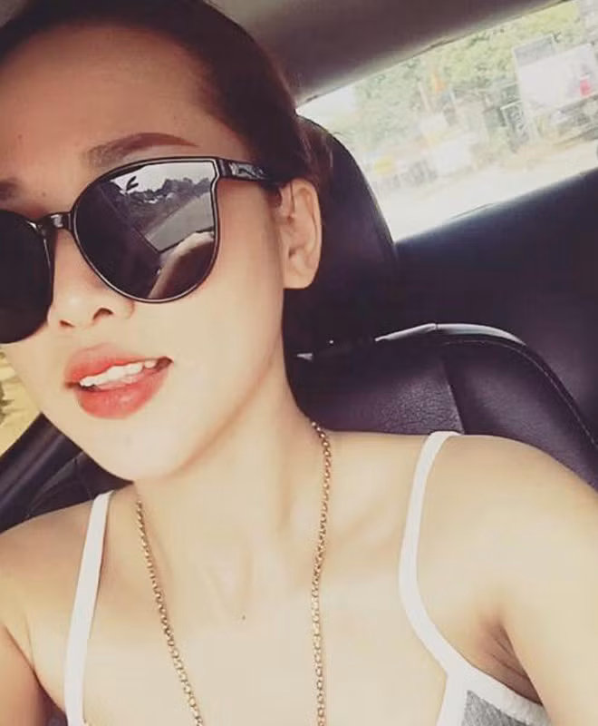 Không thanh xuân, không được trải qua những “phút điên rồ” của tuổi trẻ bên bạn bè nhưng đổi lại, Bích Hạnh sớm có một gia đình êm ấm bên chồng và các con. Đó là điều khiến bà mẹ trẻ hạnh phúc hơn cả. Nhan sắc hiện tại của cô chưa từng can thiệp "dao kéo".