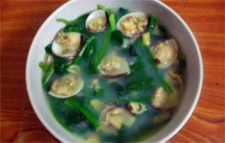 Các ý kiến tranh luận xoay quanh việc nấu canh ngao mà để nguyên cả vỏ ngao như vậy là đúng hay sai. Đa phần đều cho rằng nàng dâu đoảng vì đã không bỏ vỏ ngao, lọc nước khi nấu canh, điều này sẽ khiến bát canh dễ bị sạn.