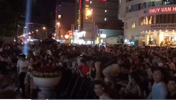 Nghi le 2/9 va "dac san" phan cam muon quen cua gioi tre