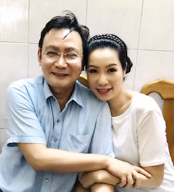 Mới đây, Trịnh Kim Chi và ông xã tổ chức buổi tiệc ấm cúng nhân 17 năm kết hôn.