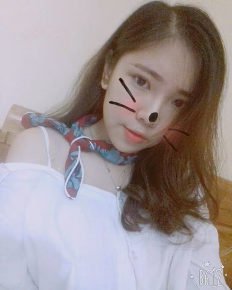 Chia sẻ thêm về thông tin cá nhân, Nhật Linh cho hay cô bạn học chuyên ngành đàn bầu của trường Văn hóa nghệ thuật Việt Bắc ở Thái Nguyên.