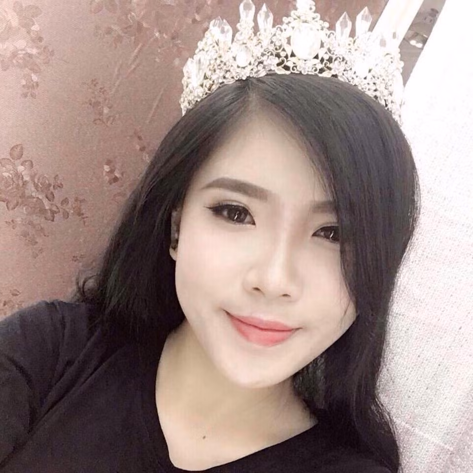 Cùng ngắm thêm hình ảnh của cô bạn Nhật Linh đang gây "bão" mạng vì ngoại hình "vạn người mê".