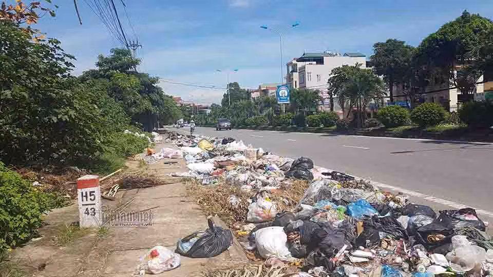 Kinh hoang: Rac ngap thi xa Son Tay, tran den cua tru so phuong