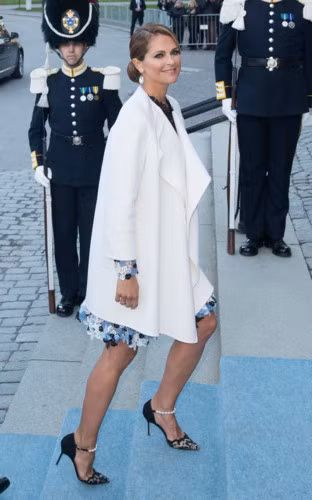 Cô luôn chiếm được cảm tình của nhiều người bởi phong cách thời trang quý phái và nụ cười rang rỡ.