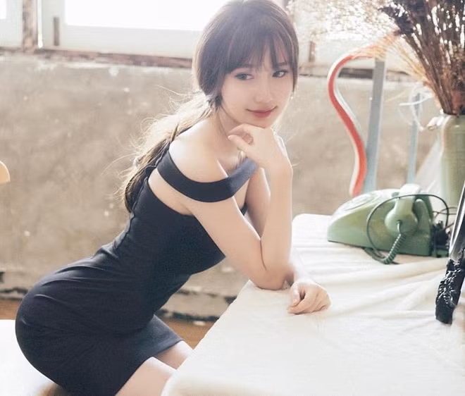 Sau 4 năm học tập, cô tốt nghiệp trường Đại học tư thục Waseda - đây là một trong những trường đại học tư thục nổi tiếng hàng đầu Nhật Bản và châu Á.