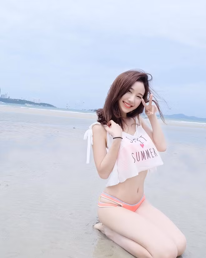 Cô nàng được mệnh danh là "hot girl Thái Lan", "nữ thần xứ chùa Vàng"...