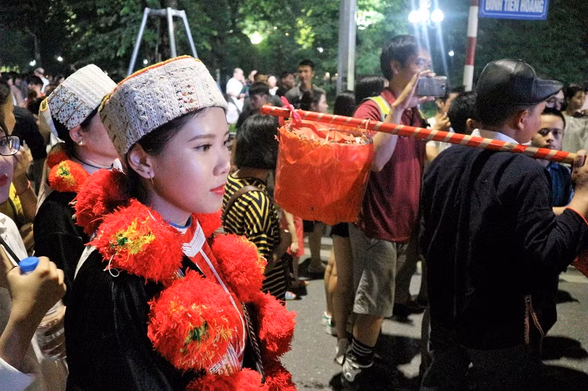 Góc nghiêng không tì vết của cô phù dâu.