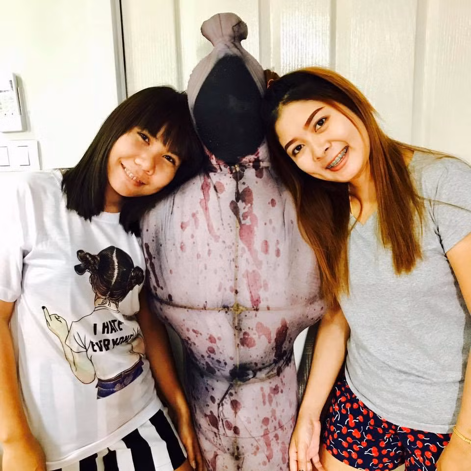 Vài ngày gần đây, dân mạng không khỏi hoảng hồn khi hình ảnh những chiếc gối ôm kinh dị được chia sẻ trên mạng, thu hút sự quan tâm của nhiều người. Ảnh: FB