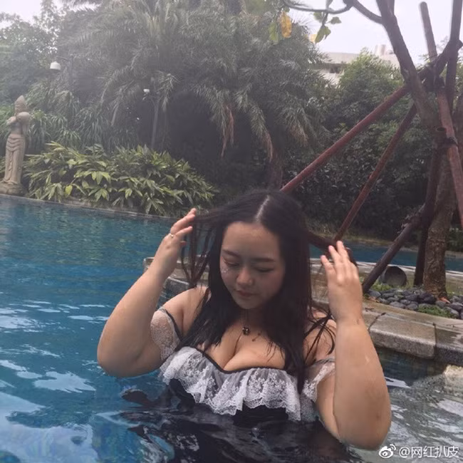 "Cảm thấy bị lừa", "ôi sự thật phũ phàng vậy sao"... là hàng trăm trạng thái cảm xúc khác nhau của dân mạng khi ngắm bức ảnh hot girl chưa photoshop.