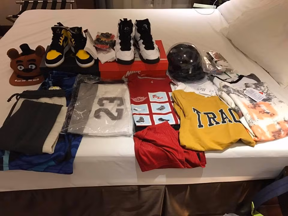 Một góc đồ của hai anh em được chia sẻ trên Facebook cá nhân.