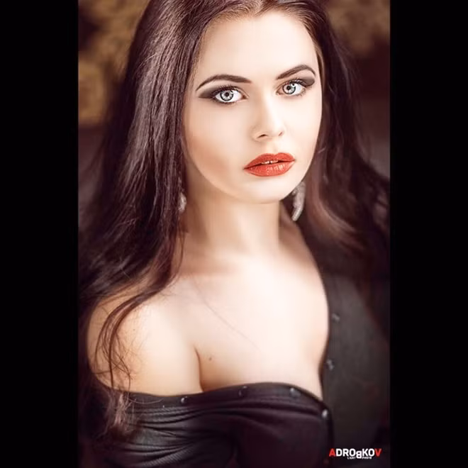 Gương mặt ấn tượng, với đôi mắt biết nói là điểm cộng của người đẹp.