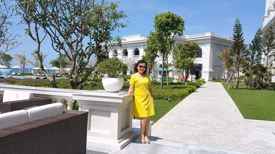 Trên Facebook cá nhân, bà "mẹ chồng của năm" chia sẻ nhiều hình ảnh khá phóng khoáng, trẻ trung. Sự tháo vát, nhanh nhẹn và khéo léo của cô được khiến mọi người ngưỡng mộ, trân quý. Ảnh: FBNV.