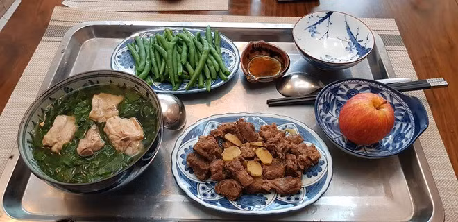 Các món ăn không hề đơn điệu mà luôn thay đổi nguyên liệu, với đủ các chất đạm, xơ, vitamin.