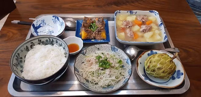 Cô Thanh Ha cho biết thêm, ngày nào cô cũng nấu đều đặn 3 bữa cho con và thay đổi món liên tục.