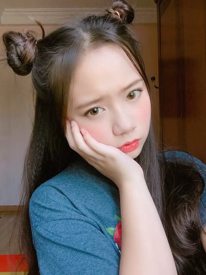 Cùng ngắm thêm những hình ảnh đời thường của cô nàng tóc mây Kiều Trang.