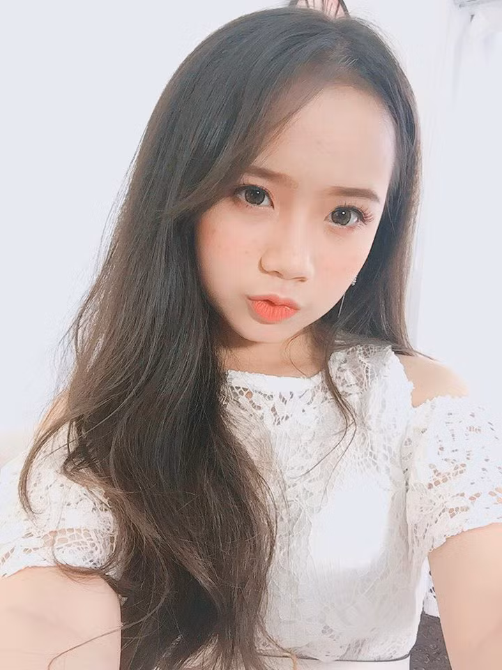 Thần thái có đôi chút sắc sảo của cô bạn 10X Sài Gòn. Ảnh: FBNV.