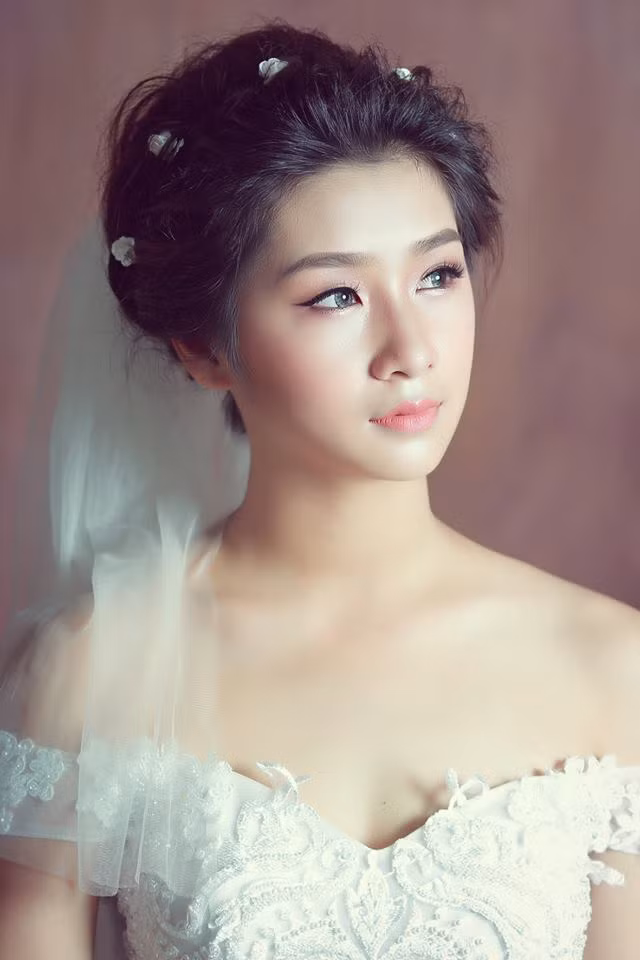 Trên trang cá nhân của hot girl xinh đẹp, cô bạn có khá nhiều người kết bạn và dành tặng lời khen cho vẻ ngoài thu hút, khuôn mặt xinh đẹp và nụ cười tỏa nắng.