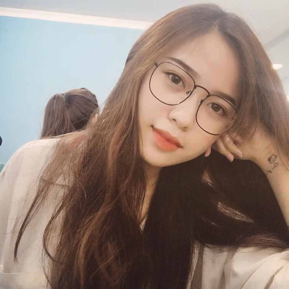 Mỹ Mỹ tâm sự rằng không ngờ bức hình của mình lại nhận được sự quan tâm của mọi người và cô nàng cho rằng sẽ có nhiều ý kiến khen chê khác nhau về bức ảnh, nhưng đó là chuyện bình thường trên mạng xã hội. Chuyện con gái hiện đại có hình xăm trên cơ thể là điều không có gì lạ lẫm. Còn việc có để lộ hình xăm đó hay không còn phụ thuộc vào sở thích cá nhân và từng hoàn cảnh cụ thể.