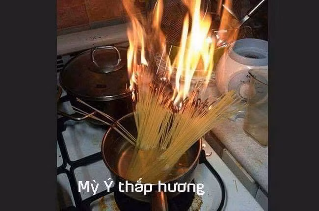 Đến "quỳ" với các tên "Mỳ Ý thắp hương".