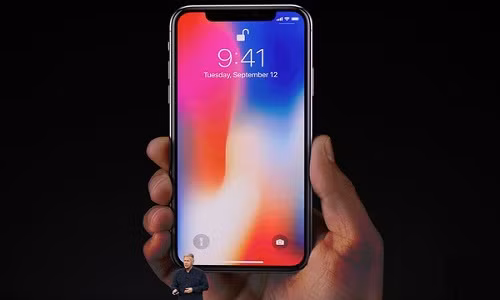 iPhone X gia tren troi: Sinh vien dua nhau nang doi dien thoai?