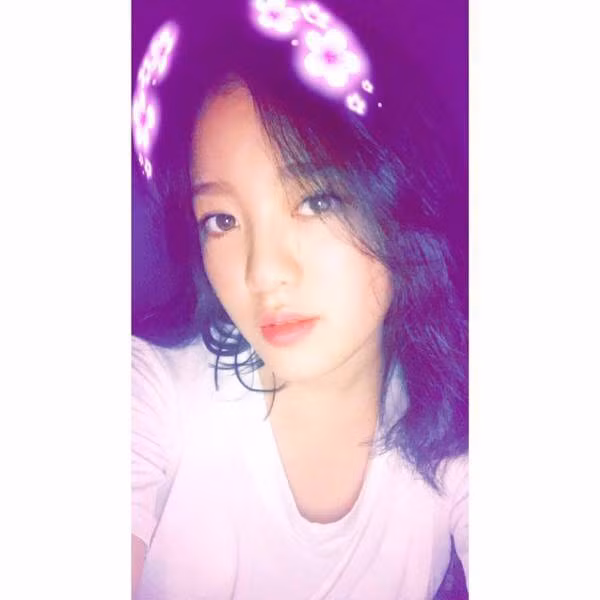 Là năm học cuối cùng của thời học sinh, Ngọc Ánh đang rất cố gắng chăm chỉ học tập và tận hưởng, tạo những kỷ niệm đẹp nhất. Ảnh: FBNV.