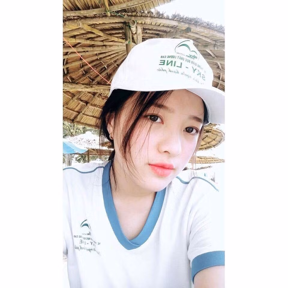 Không chỉ có ngoại hình xinh đẹp, đáng yêu, 10X Nghệ An còn có năng khiếu múa và sở thích nấu ăn. Ảnh: FBNV.