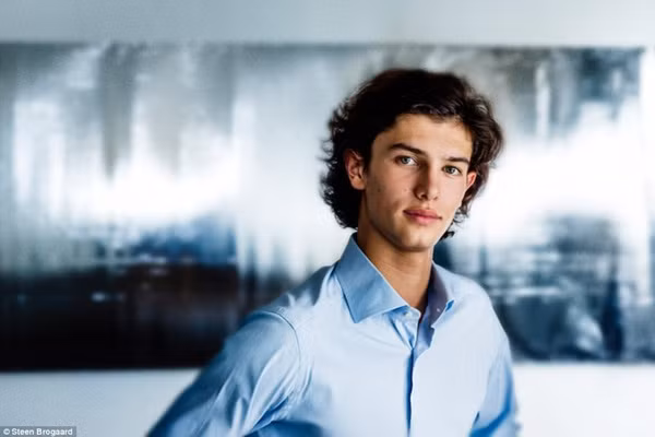 Sở hữu vẻ ngoài điển trai pha chút nghệ sĩ, hoàng tử Đan Mạch Nikolai William Alexander Frederik hiện nhận được nhiều tình cảm cùng sự khen ngợi từ mọi người. Thậm chí, nhiều người ưu ái gọi Nikola là "chàng hoàng tử quyến rũ nhất châu Âu", hoàng tử "đốn tim" các thiếu nữ. Ảnh: Steen Brogaard.