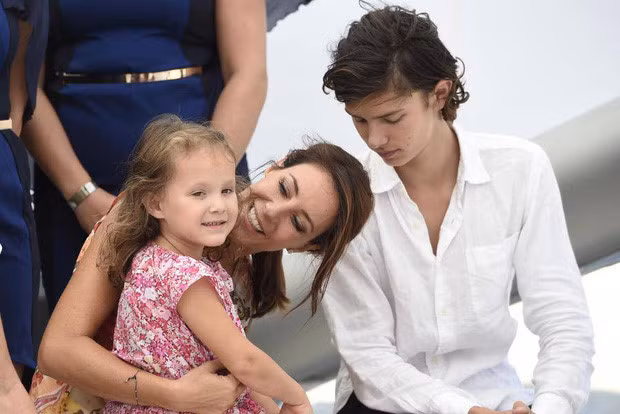 Xuất thân hoàng gia, Nikolai thường cùng gia đình và các thành viên hoàng gia đến nhiều nơi trên thế giới. Ảnh: Hoàng tử Nikolai và Công nương Marie cùng em gái trong chuyến đến Brazil. Ảnh: Getty.