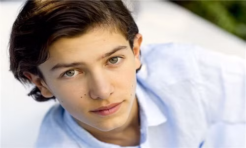 Nikolai từng học tiểu học tại trường Krebs ở Copenhagen, ngôi trường mà cha cậu - Hoàng tử Joachim và Thái tử Frederik cũng từng theo học. Mùa thu năm 2014, cậu bắt đầu học trung học tại trường nội trú Herlufsholm (Đan Mạch). Ảnh: Tumblr.