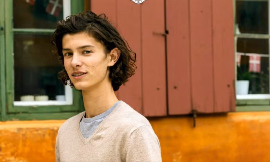 Hoàng tử Nikolai và em trai là Hoàng tử Felix có một quỹ riêng cho mình gọi là "Quỹ Nikolai và Felix" chuyên dùng để trao học bổng cho các học sinh có thành tích xuất sắc. Ảnh: HM