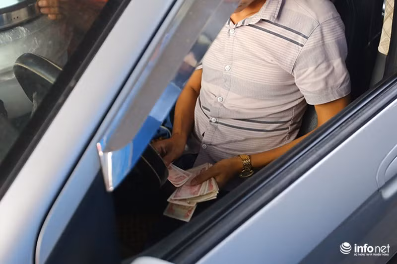 Mệnh giá tiền lẻ được sử dụng trong chiều nay chủ yếu là tiền 500 đồng.