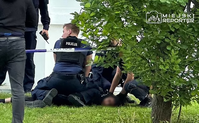 Phát hiện thi thể không nguyên vẹn trong khuôn viên trường đại học Phat hien thi the khong nguyen ven trong khuon vien truong dai hoc