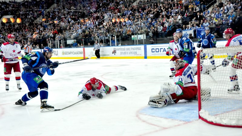 Điền kinh, bóng đá, thể dục dụng cụ, trượt tuyết, khúc côn cầu trên băng, quần vợt, đấu kiếm, đấu vật, bóng chuyền, bóng ném, bơi lội,...là những môn thể thao phổ biến ở Belarus. Ảnh: Shutterstock.