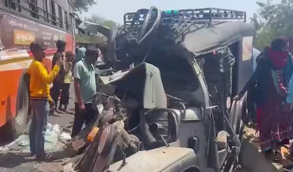 Ba xe tông nhau trên cao tốc, 14 người thương vong Ba xe tong nhau tren cao toc, 14 nguoi thuong vong