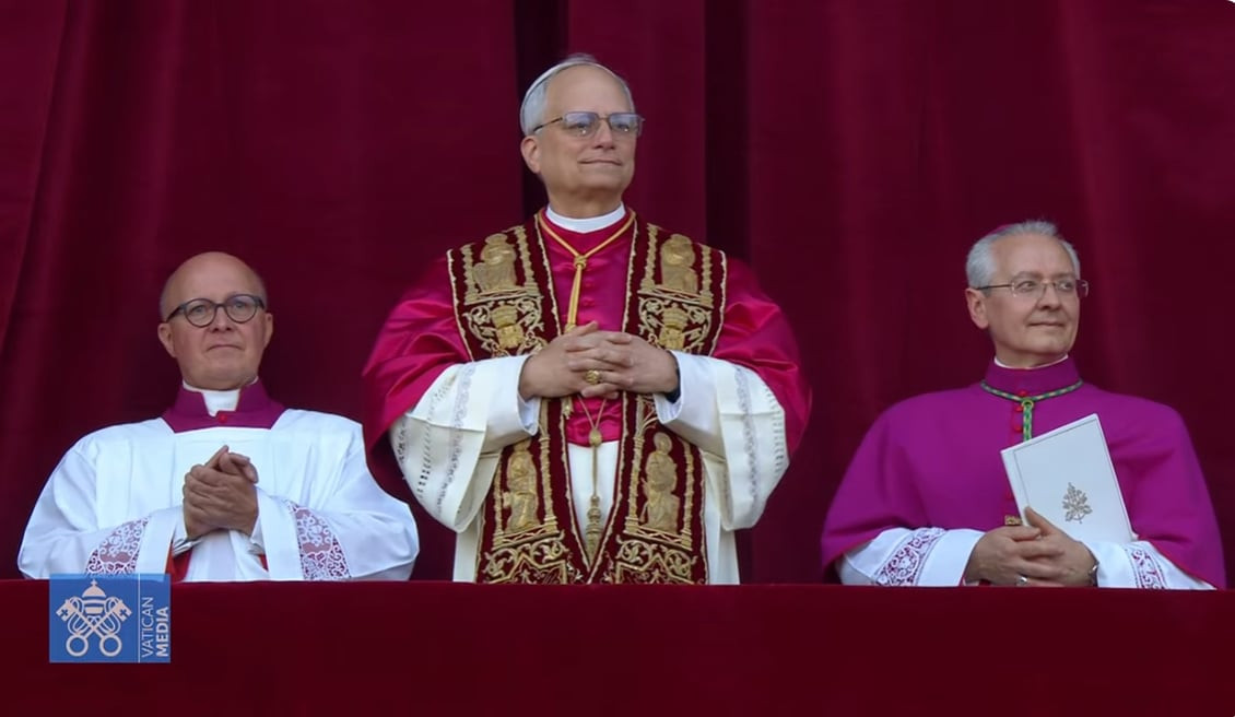 Tân Giáo hoàng Leo XIV sinh ngày 14/9/1955 tại Chicago, Illinois (Mỹ). Ông lấy bằng cử nhân Toán học tại Đại học Villanova ở Pennsylvania và tiếp tục nhận bằng Thần học từ Liên đoàn Thần học Công giáo Chicago. Ảnh: Vatican Media.