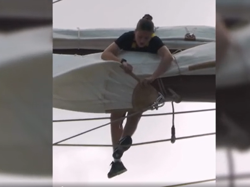 Công chúa Leonor cũng được huấn luyện trèo lên cột buồm cao gần 50 m. Ảnh: Instagram.