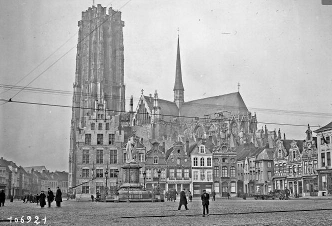 Nhà thờ và quảng trường chính ở Bỉ năm 1926.