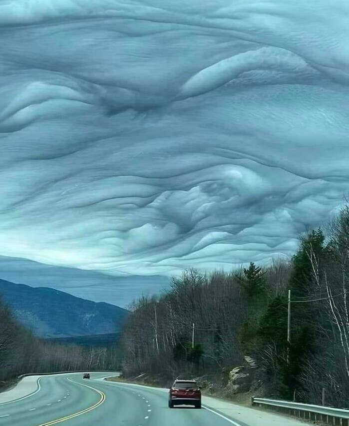 Bức ảnh siêu thực này ghi lại đám mây tận thế được phát hiện ở Gorham, New Hampshire, Mỹ. (Nguồn ảnh: Bored Panda)