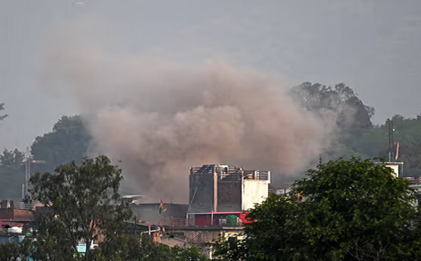 Các chuyên gia cảnh báo chuỗi hành động "ăn miếng trả miếng" giữa Pakistan và Ấn Độ có thể leo thanh thành xung đột toàn diện. Ảnh: The Guardian.
