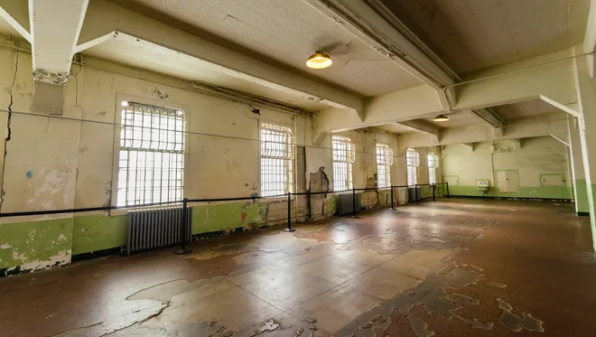 Đây là phòng ăn trong nhà tù.