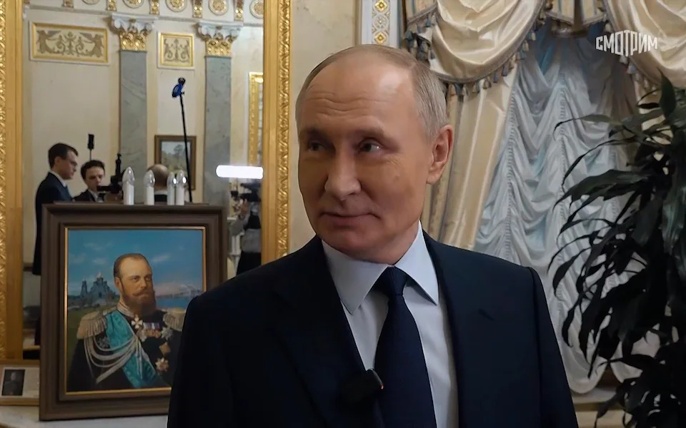 Tong thong Nga Putin he lo noi o ben trong Dien Kremlin