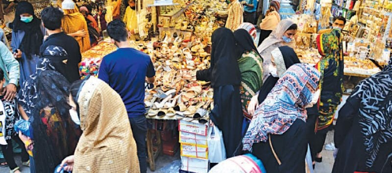 Pakistan là một xã hội đa ngôn ngữ với nhiều ngôn ngữ khác nhau được nói trên khắp đất nước. Trong đó, tiếng Urdu là ngôn ngữ quốc gia và tiếng Anh được coi là ngôn ngữ chính thức. Ngoài ra, tiếng Punjabi, tiếng Sindhi, tiếng Balochi và tiếng Pashto,... cũng được nhiều người sử dụng. Ảnh: TP.