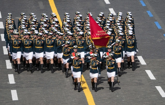 Khối quân nhân nữ Nga tham gia duyệt binh kỷ niệm Ngày Chiến thắng.