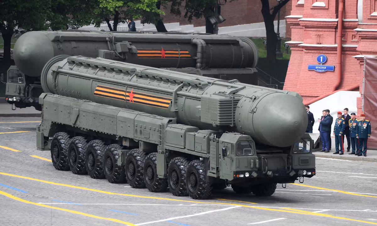 Xe chở đạn kiêm bệ phóng tên lửa đạn đạo liên lục địa RS-24 Yars.