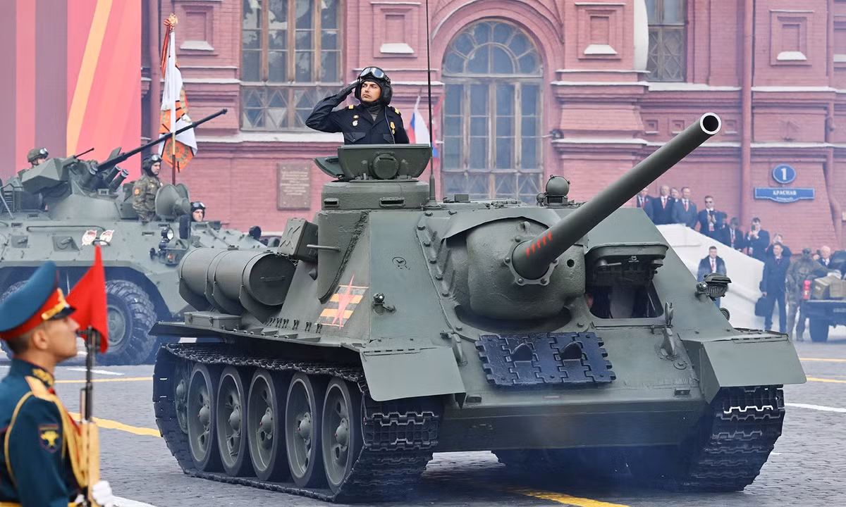 Pháo tự hành Su-100.